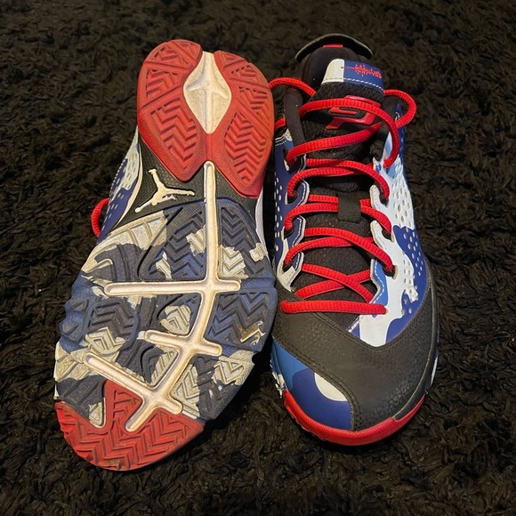 Red, black and blue Jordan’s - Picture 5 of 5